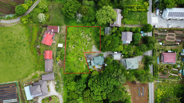 Ideal location in Kobuchizawa town with a vast site and a spectacular view of the Southern Alps.