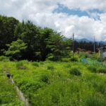 Ideal location in Kobuchizawa town with a vast site and a spectacular view of the Southern Alps.