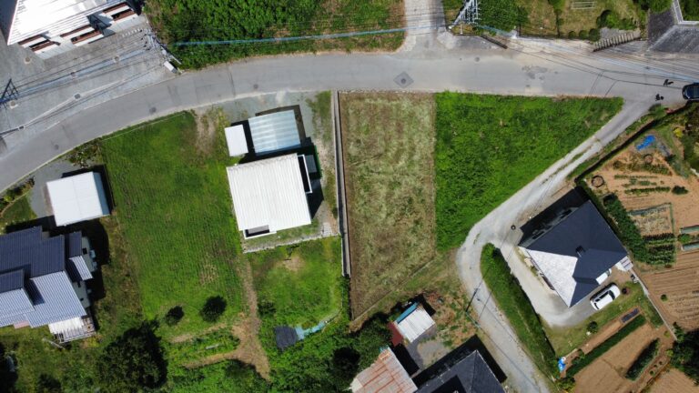 Within walking distance of Nagasaka Station, ideal southern slope with a panoramic view of the Southern Alps.