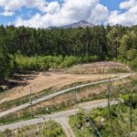 【土地】カラマツ通りの高台、南アルプスを望む日当たり抜群の広大な土地