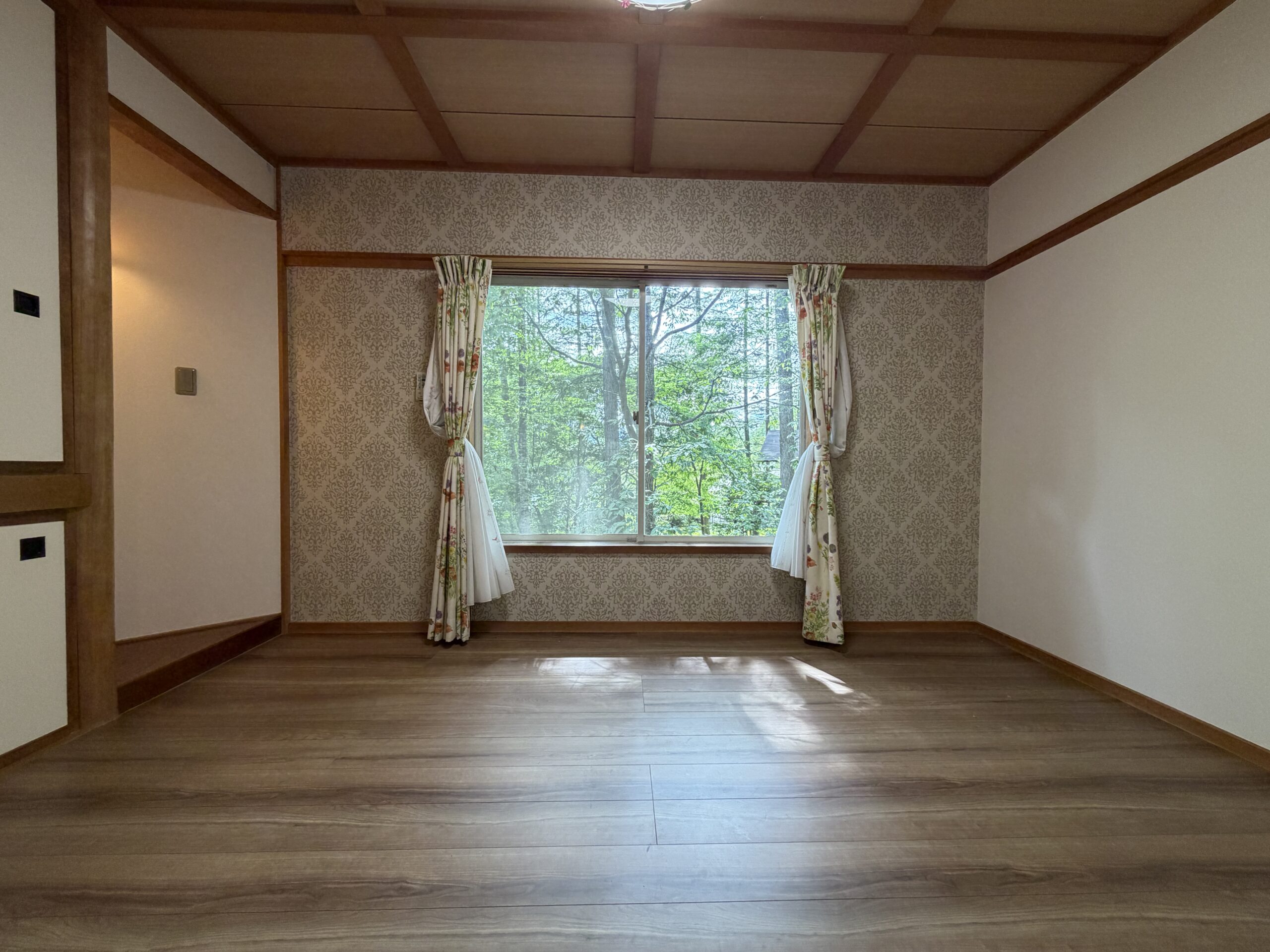 【中古物件】吹き抜けが生み出す開放感。 一部リフォーム済み、アトリエのある住まい。