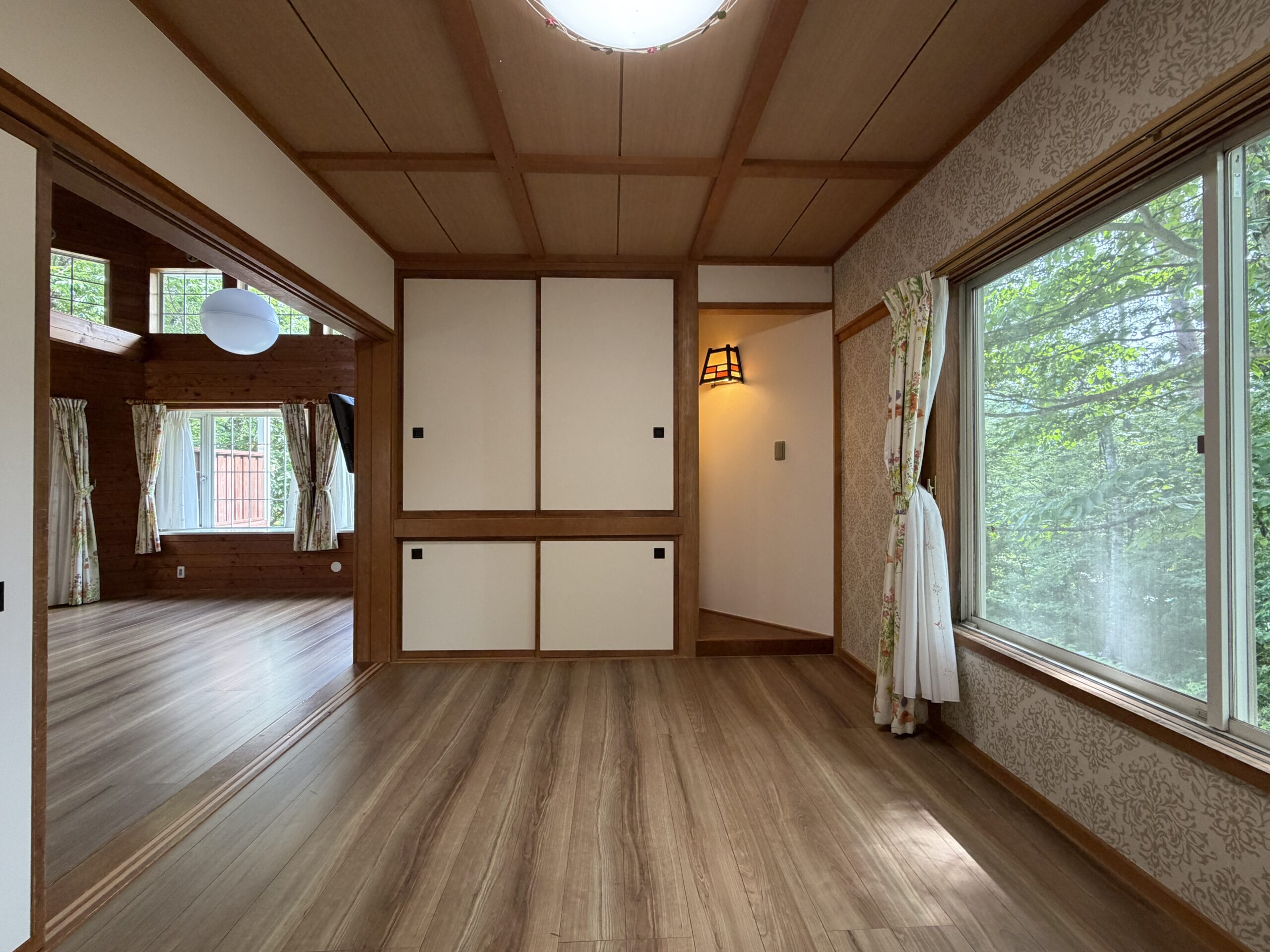 【中古物件】吹き抜けが生み出す開放感。 一部リフォーム済み、アトリエのある住まい。