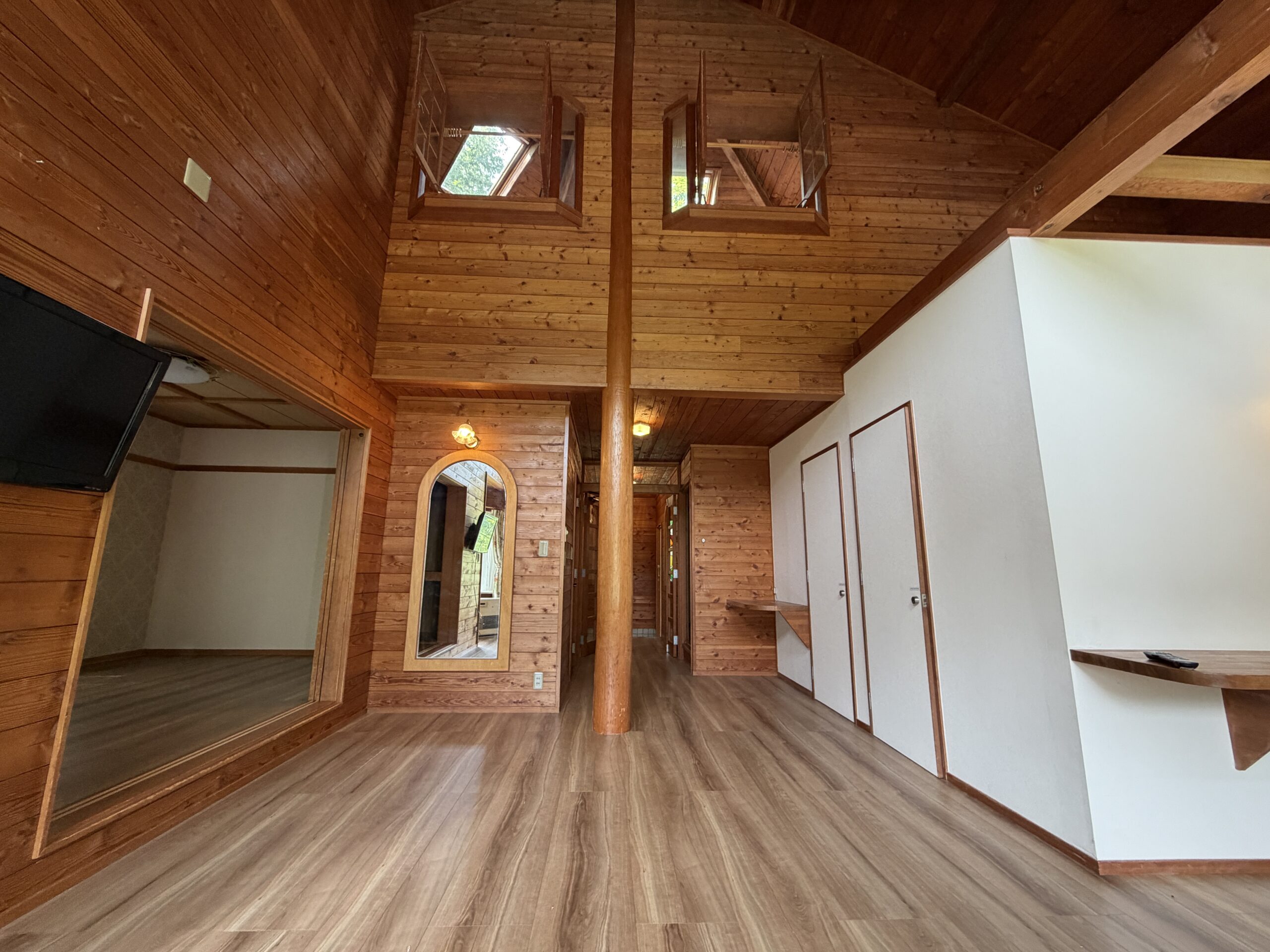 【中古物件】吹き抜けが生み出す開放感。 一部リフォーム済み、アトリエのある住まい。