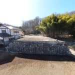 【土地】駅徒歩圏、高台の特等席。 山々を借景に、竹林が彩る風情ある一画。