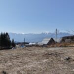 【土地】南アルプスを望む、ゆとりの農地付き分譲地。 小川のせせらぎに癒される、大泉町谷戸の暮らし。