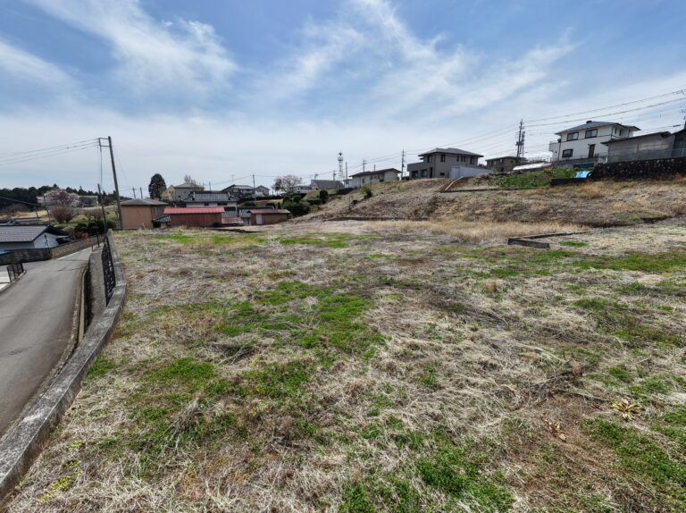 【土地】八ヶ岳を背に、高台の中腹へ。 駅徒歩圏で叶える、眺望とゆとりの暮らし。