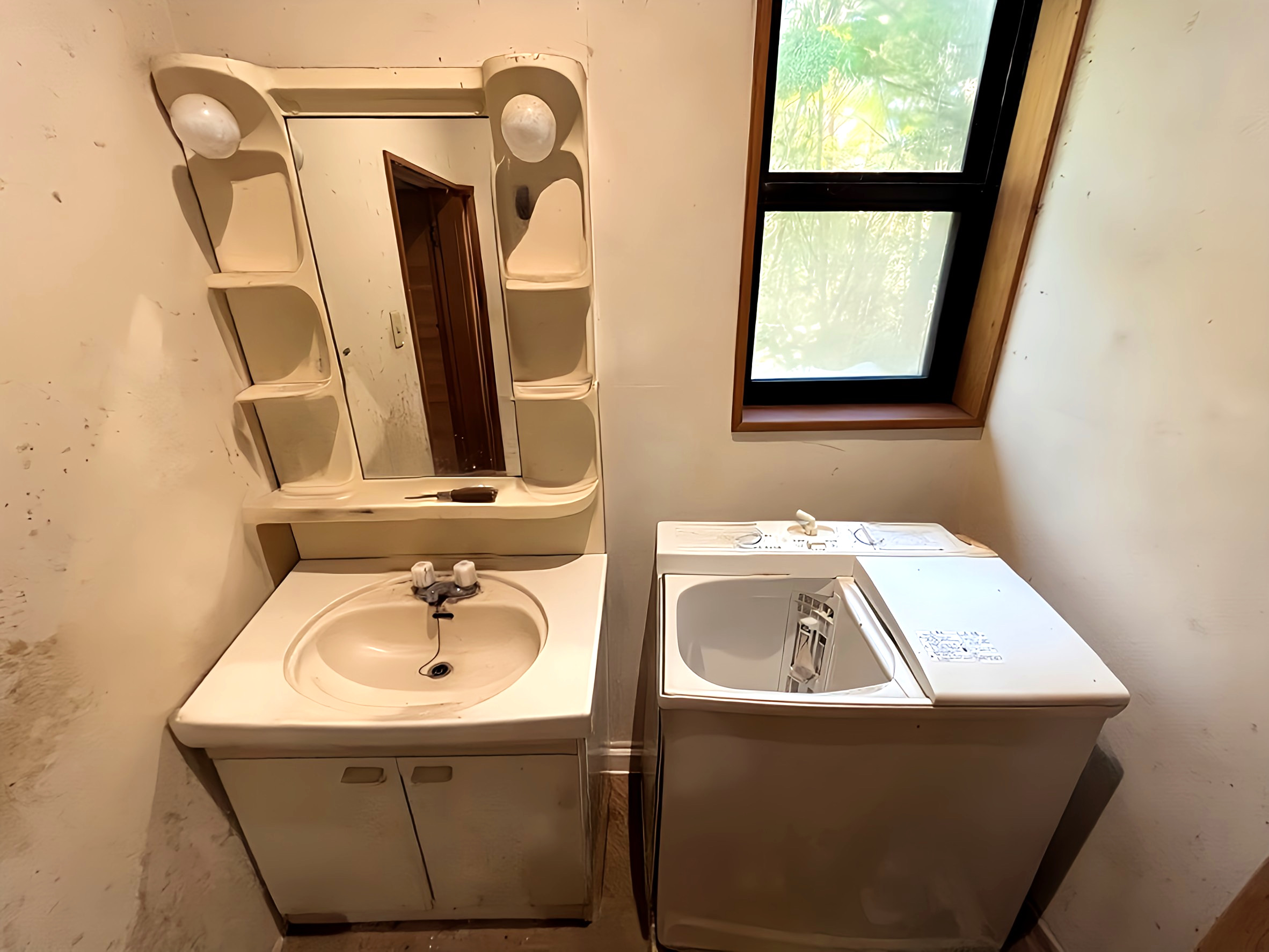 【中古物件】木々に包まれた静かな住環境。 木のぬくもりを感じる、3LDK＋地下室付きの住まい。