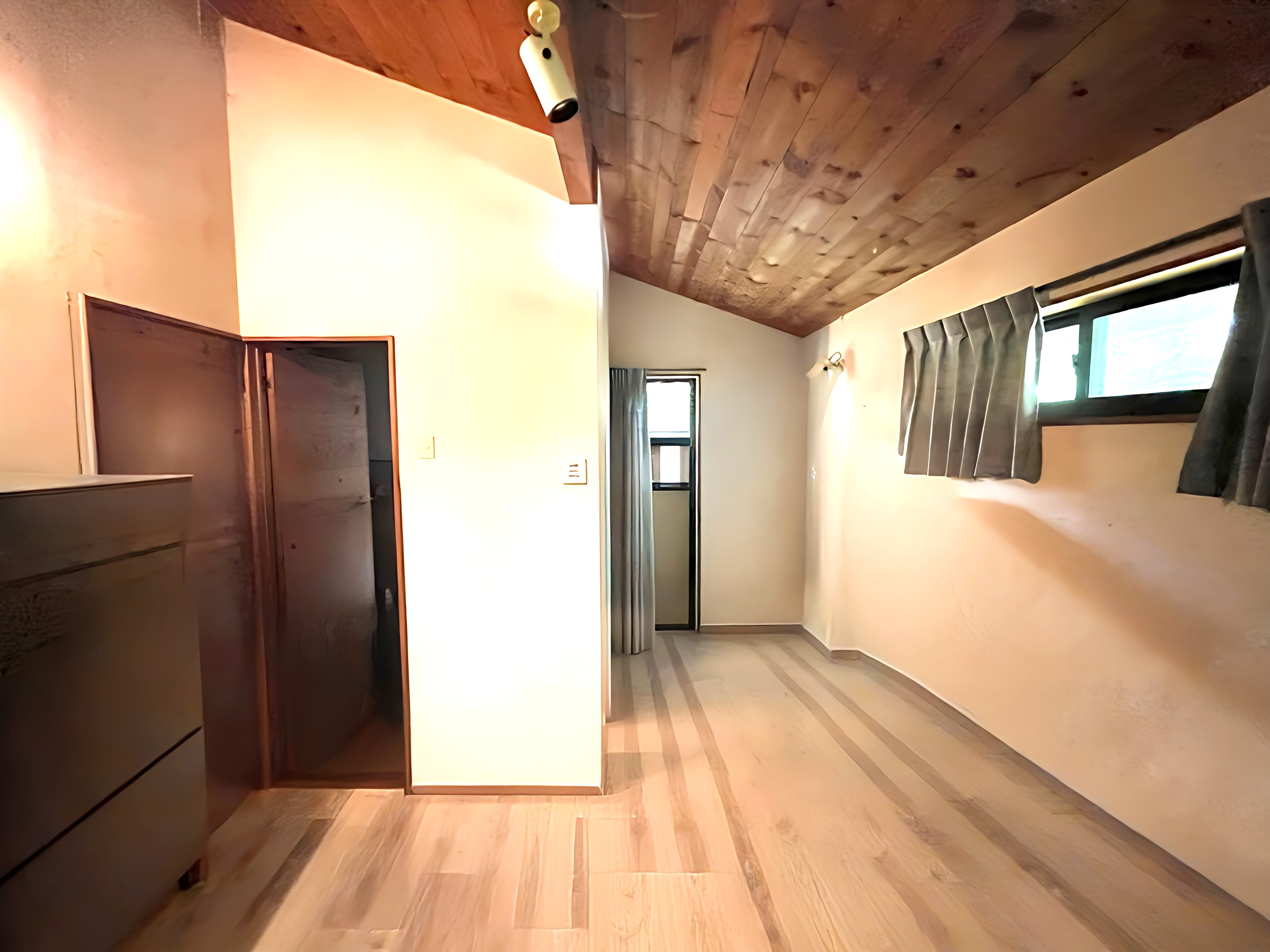 【中古物件】木々に包まれた静かな住環境。 木のぬくもりを感じる、3LDK＋地下室付きの住まい。