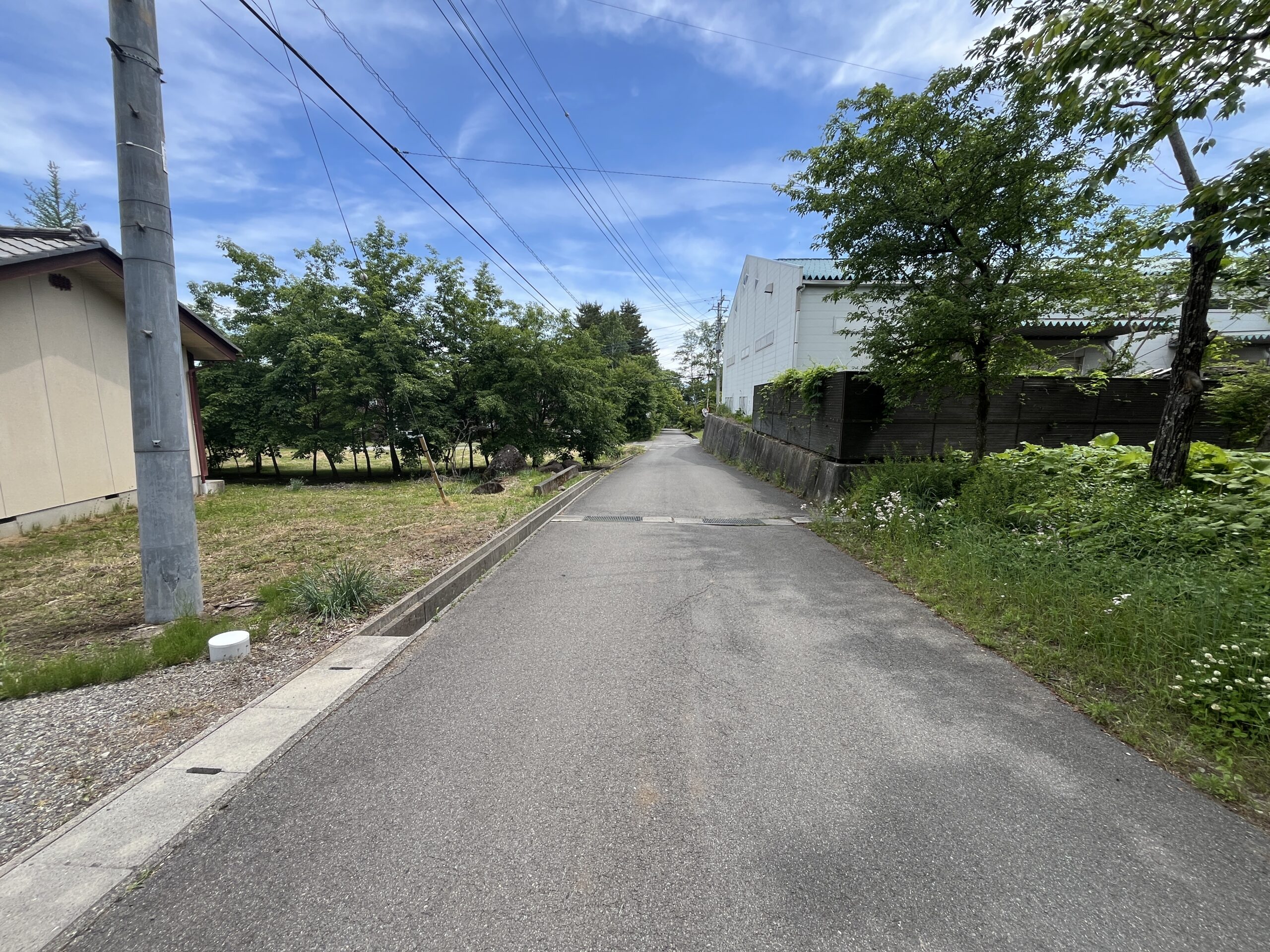 【土地】人気の西井出エリア。 生活利便性とゆとりを兼ね備えた、約150坪の南西角地。