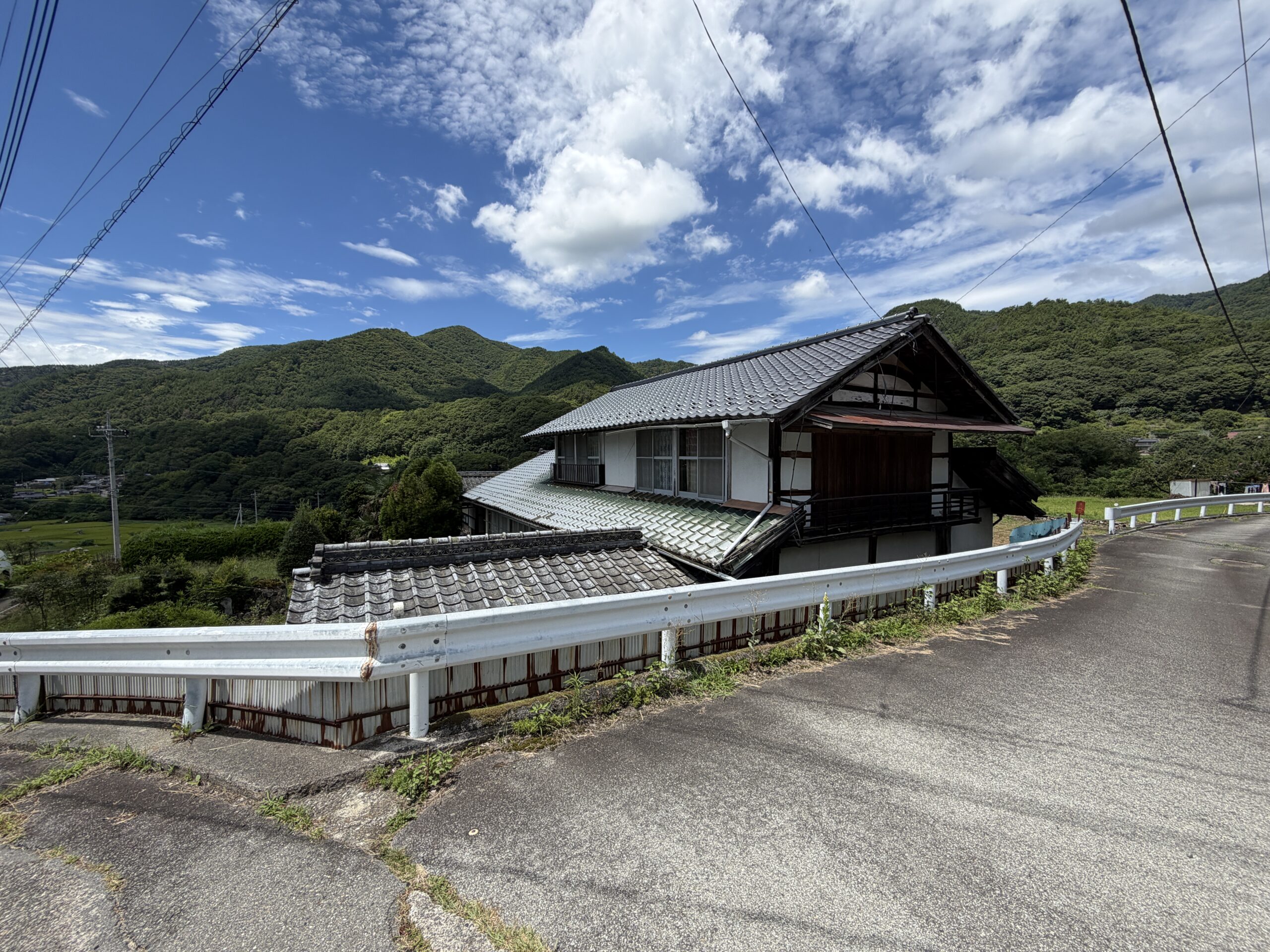 【中古物件】高台から田園と南アルプスを望む。 里山の風景に溶け込む、趣ある古民家。