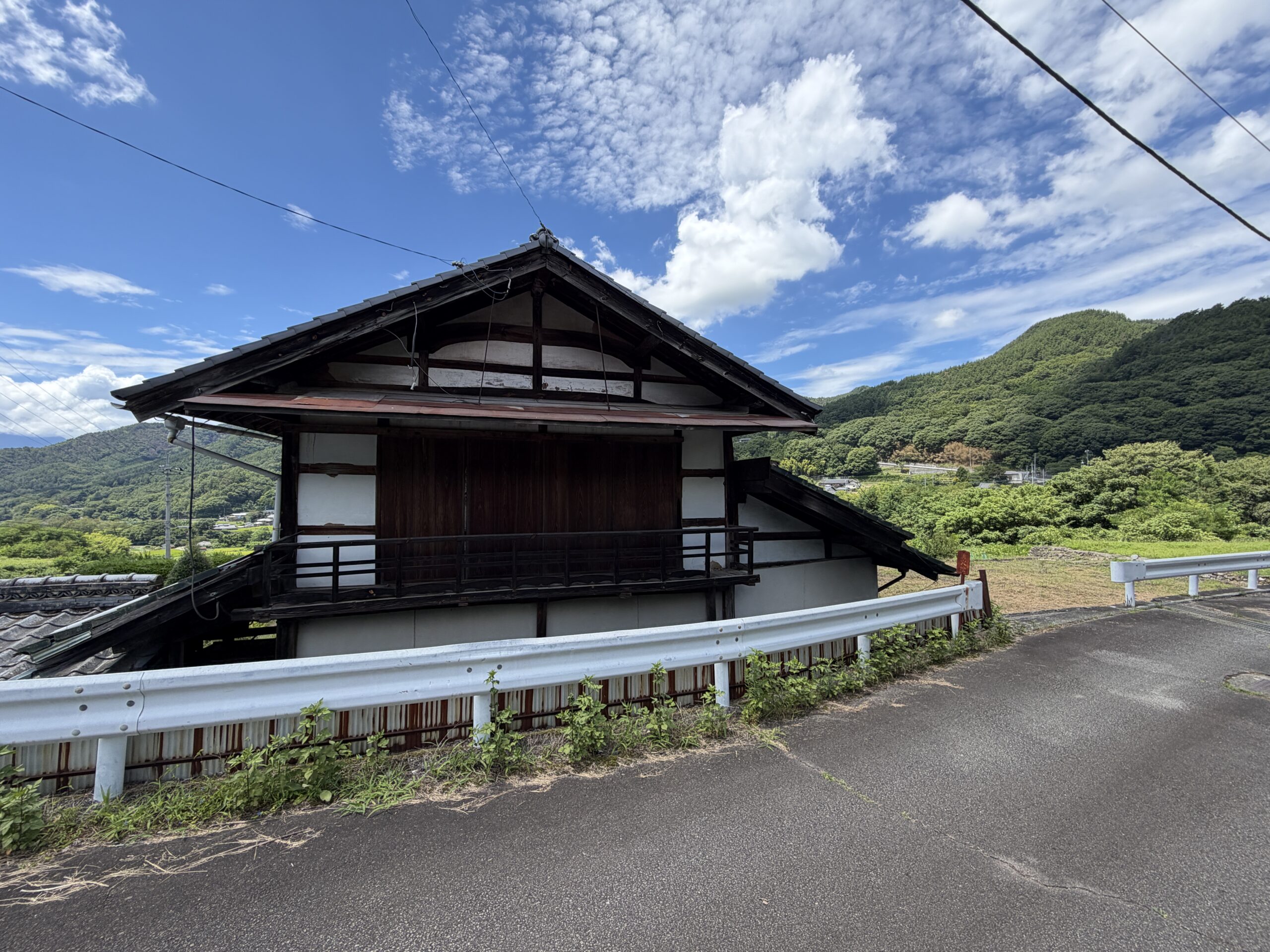 【中古物件】高台から田園と南アルプスを望む。 里山の風景に溶け込む、趣ある古民家。