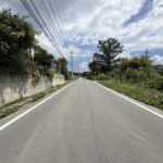 【土地】八ヶ岳を背に、南アルプスを望む。 陽当たりと開放感に恵まれた、白井沢の平坦地。