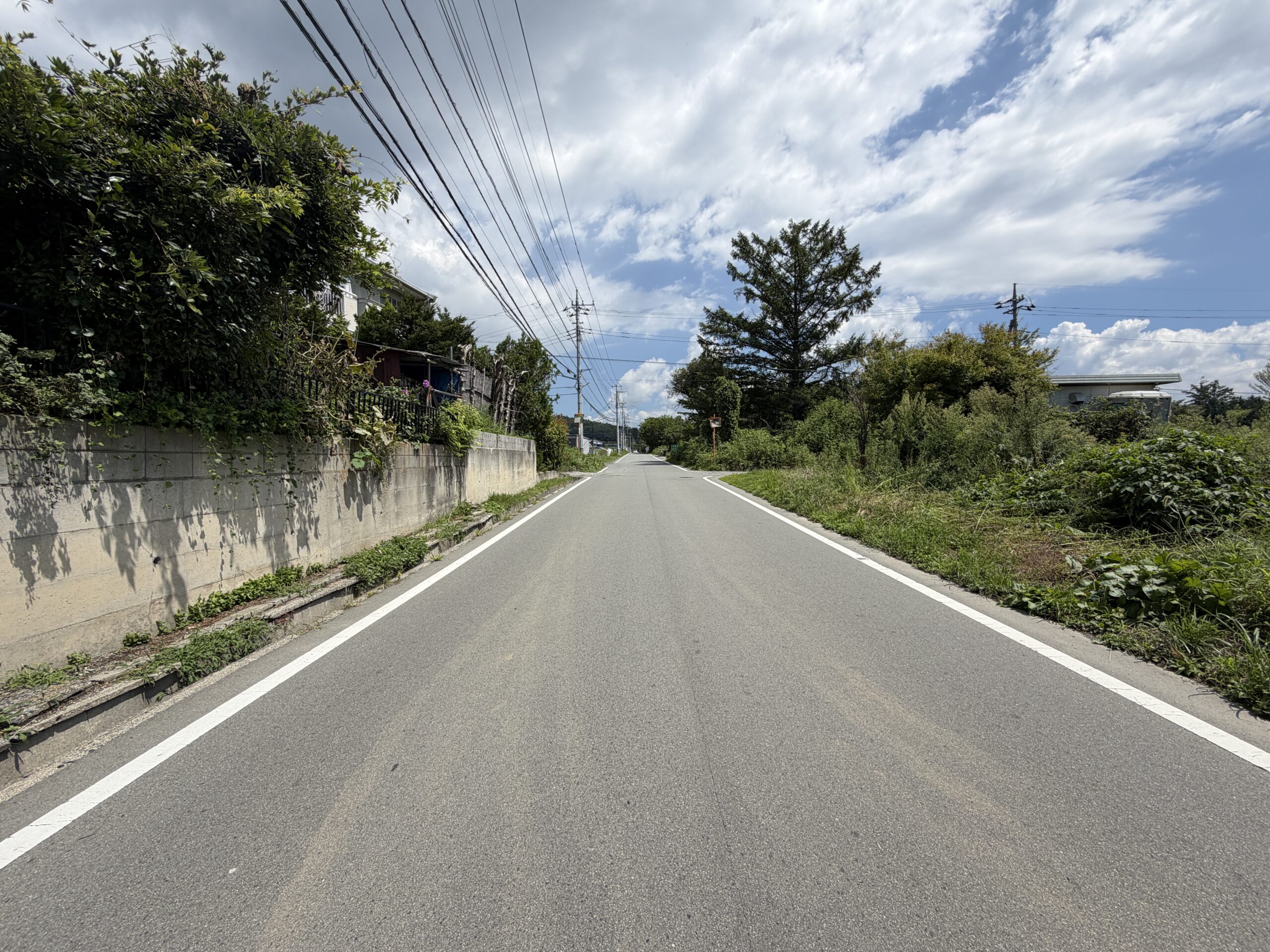 【土地】八ヶ岳を背に、南アルプスを望む。 陽当たりと開放感に恵まれた、白井沢の平坦地。