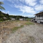 【土地】駅徒歩圏、高台の特等席。 山々を借景に、竹林が彩る風情ある一画。