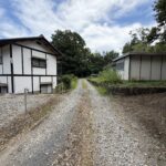 【土地】駅徒歩圏、高台の特等席。 山々を借景に、竹林が彩る風情ある一画。