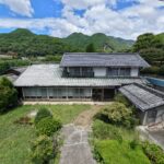 【中古物件】高台から田園と南アルプスを望む。 里山の風景に溶け込む、趣ある古民家。