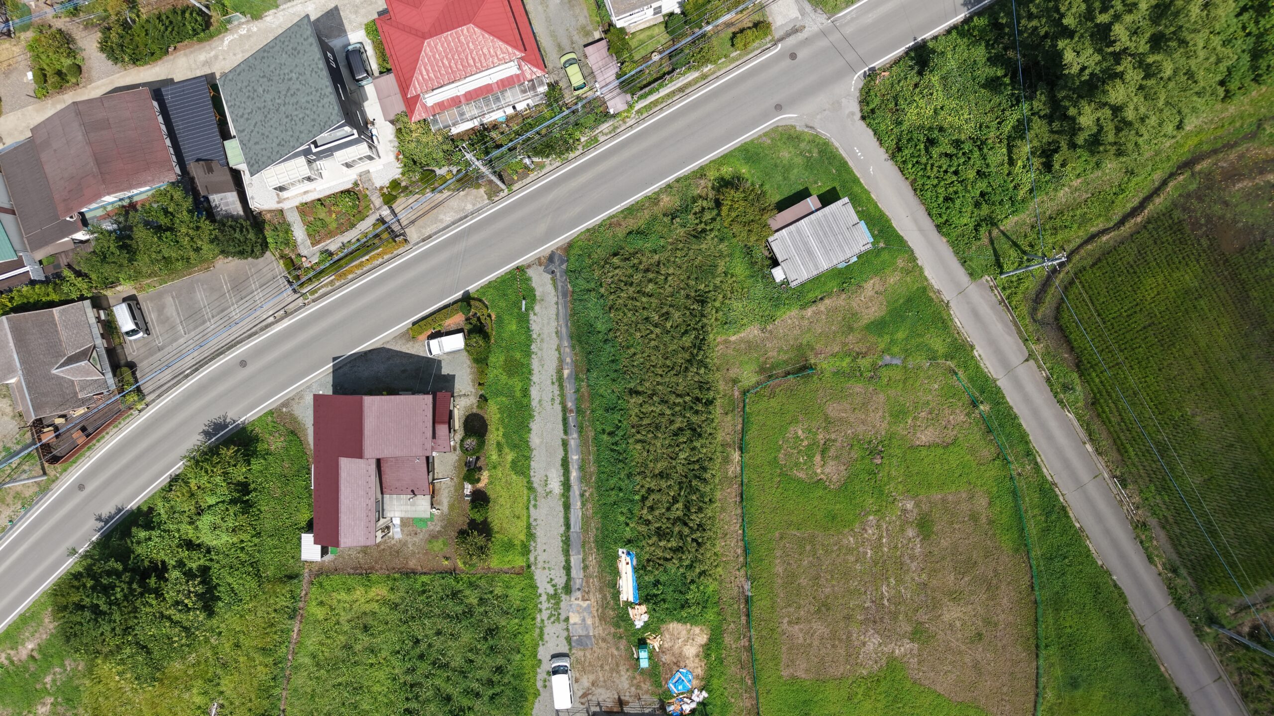 【土地】八ヶ岳を背に、南アルプスを望む。 陽当たりと開放感に恵まれた、白井沢の平坦地。