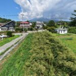 【土地】八ヶ岳を背に、南アルプスを望む。 陽当たりと開放感に恵まれた、白井沢の平坦地。