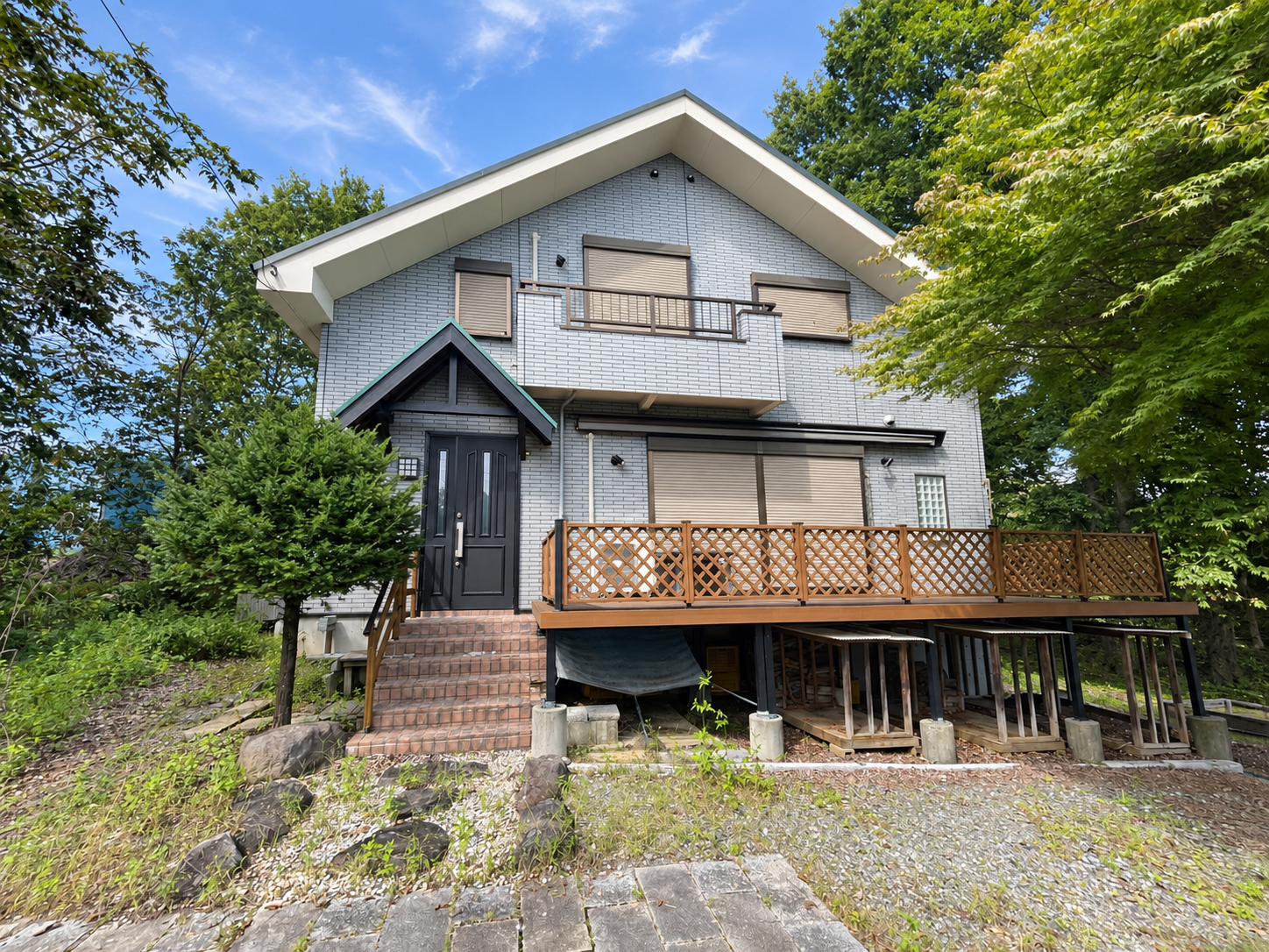 【中古物件】薪ストーブと木のぬくもりに包まれる。 上笹尾に佇む、ゆとりと趣のある住まい。
