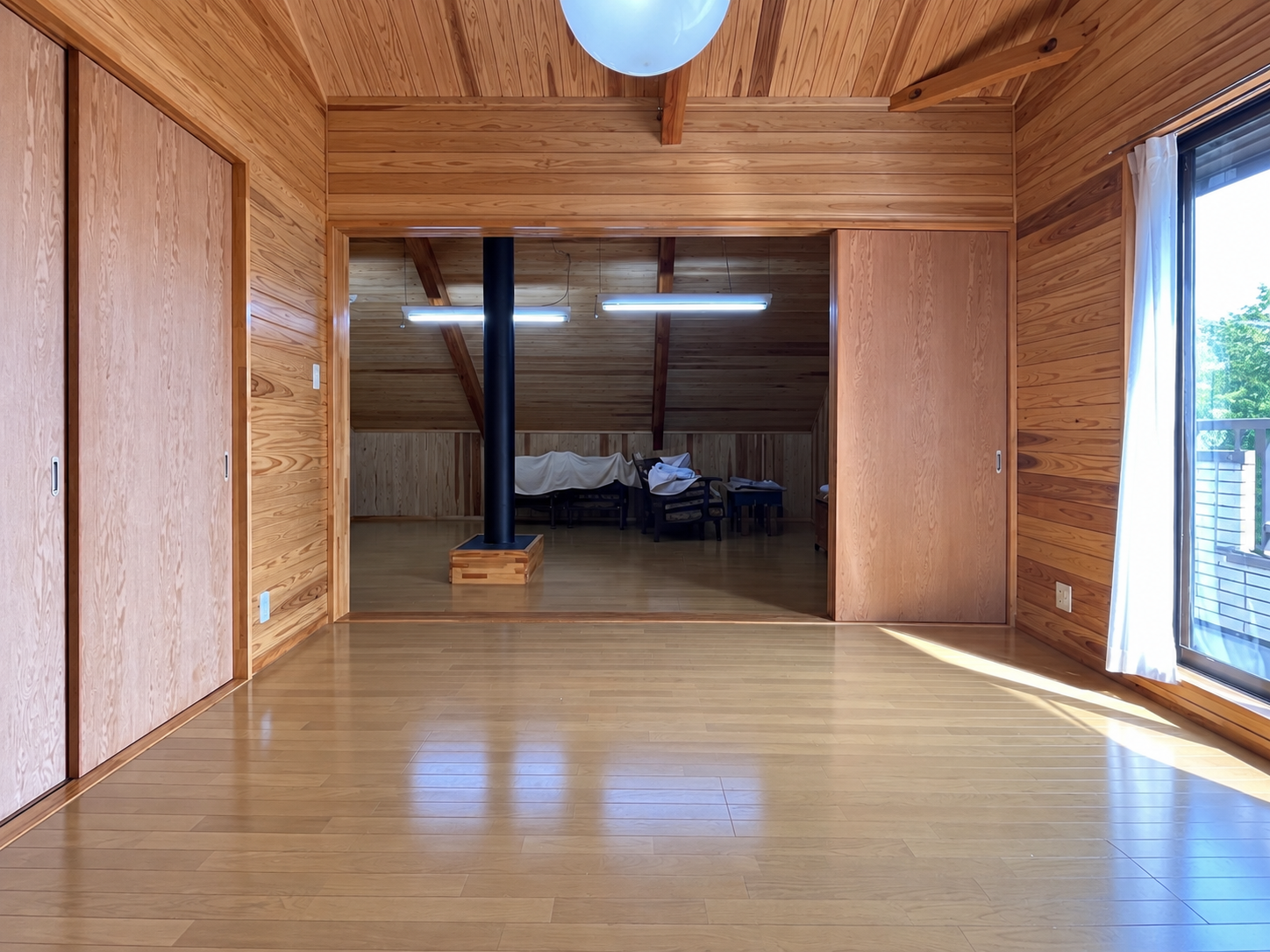 【中古物件】薪ストーブと木のぬくもりに包まれる。 上笹尾に佇む、ゆとりと趣のある住まい。