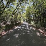 【土地】道路より一段高い、富士山を望む開放的な土地。 ゆとりある敷地と眺望を楽しむ、村山西割の一画