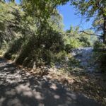 【土地】道路より一段高い、富士山を望む開放的な土地。 ゆとりある敷地と眺望を楽しむ、村山西割の一画
