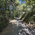 【土地】道路より一段高い、富士山を望む開放的な土地。 ゆとりある敷地と眺望を楽しむ、村山西割の一画