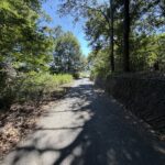 【土地】道路より一段高い、富士山を望む開放的な土地。 ゆとりある敷地と眺望を楽しむ、村山西割の一画