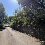【土地】道路より一段高い、富士山を望む開放的な土地。 ゆとりある敷地と眺望を楽しむ、村山西割の一画