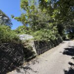 【土地】道路より一段高い、富士山を望む開放的な土地。 ゆとりある敷地と眺望を楽しむ、村山西割の一画