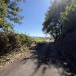 【土地】道路より一段高い、富士山を望む開放的な土地。 ゆとりある敷地と眺望を楽しむ、村山西割の一画