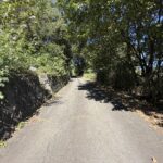 【土地】道路より一段高い、富士山を望む開放的な土地。 ゆとりある敷地と眺望を楽しむ、村山西割の一画