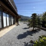 【中古物件】山並みを望む開放感と、日本家屋ならではの趣。 和のぬくもりを残して再生した、リフォーム済み5LDK。
