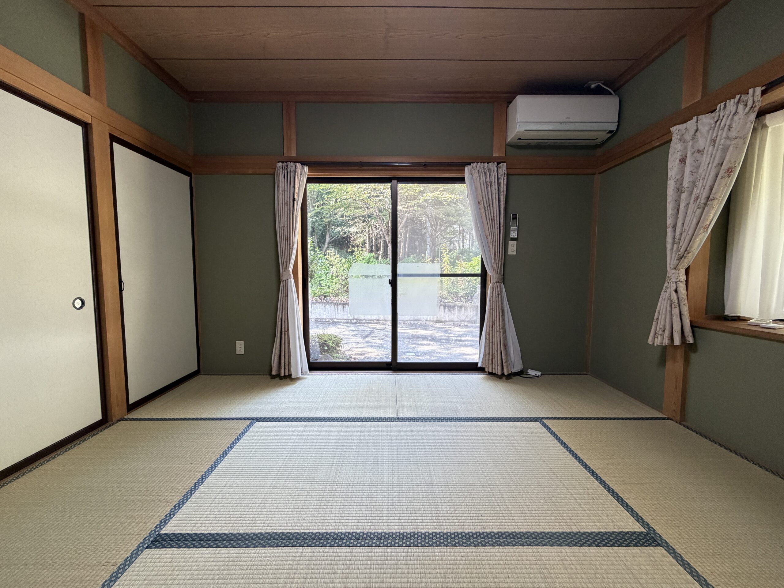 【中古物件】高台から望む、田園風景と雄大な山々。 開放感と暮らしやすさを兼ね備えた、プライベート性の高い一邸。