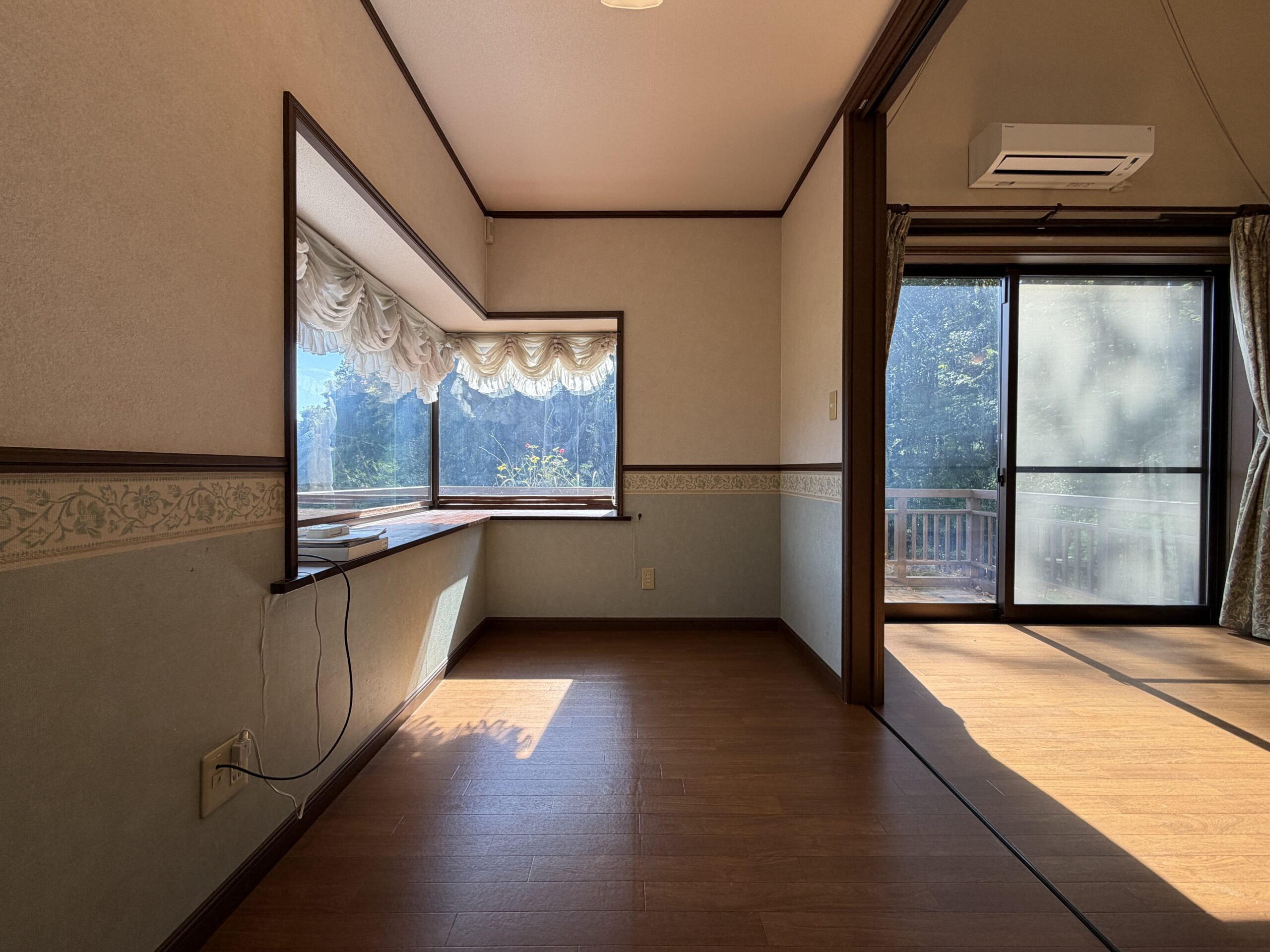 【中古物件】高台から望む、田園風景と雄大な山々。 開放感と暮らしやすさを兼ね備えた、プライベート性の高い一邸。