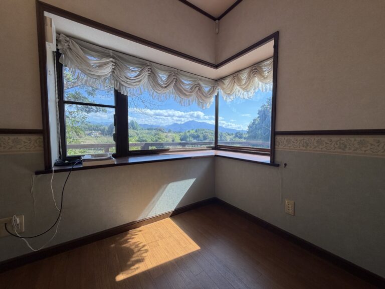 【中古物件】高台から望む、田園風景と雄大な山々。 開放感と暮らしやすさを兼ね備えた、プライベート性の高い一邸。