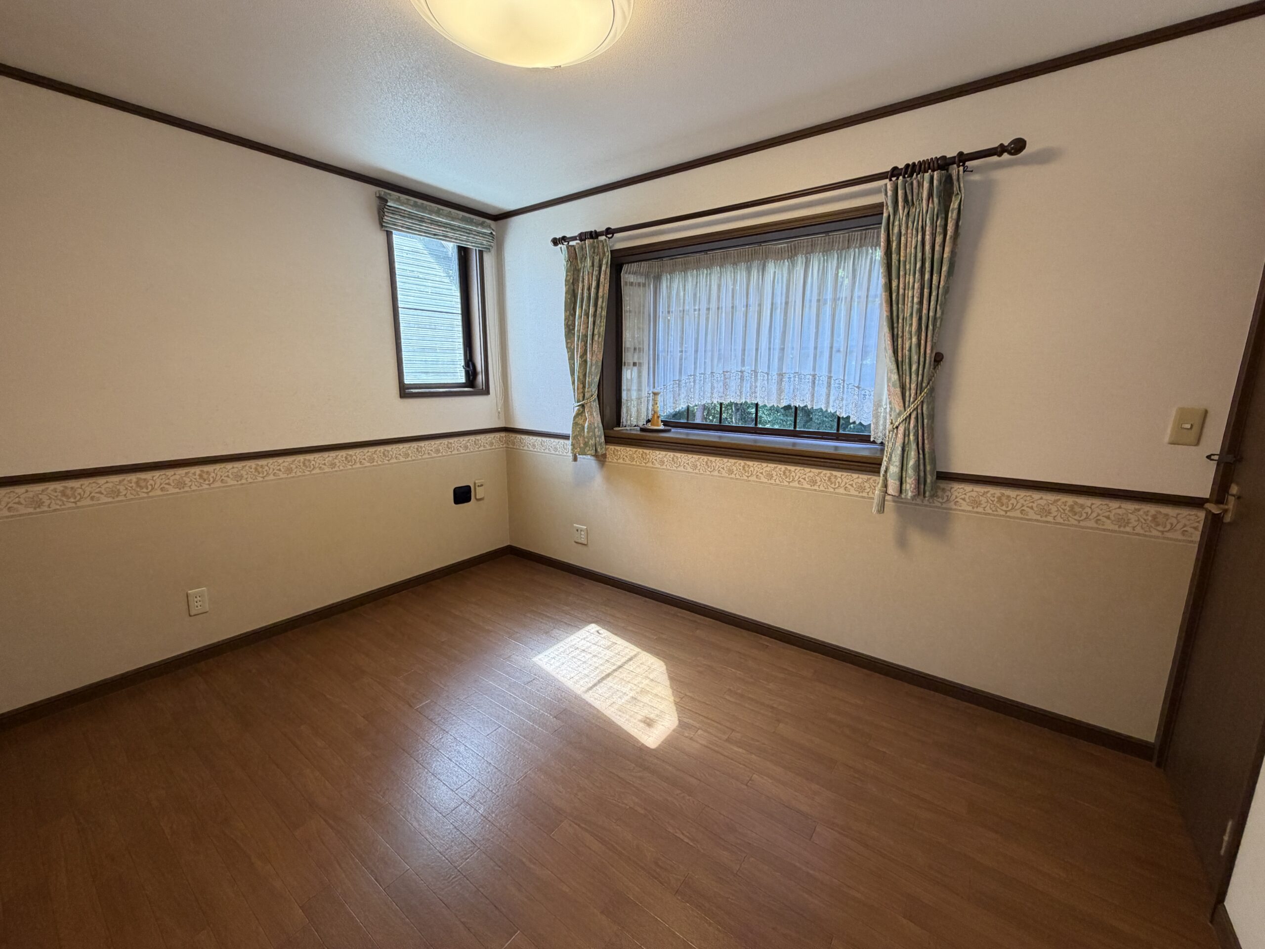 【中古物件】高台から望む、田園風景と雄大な山々。 開放感と暮らしやすさを兼ね備えた、プライベート性の高い一邸。