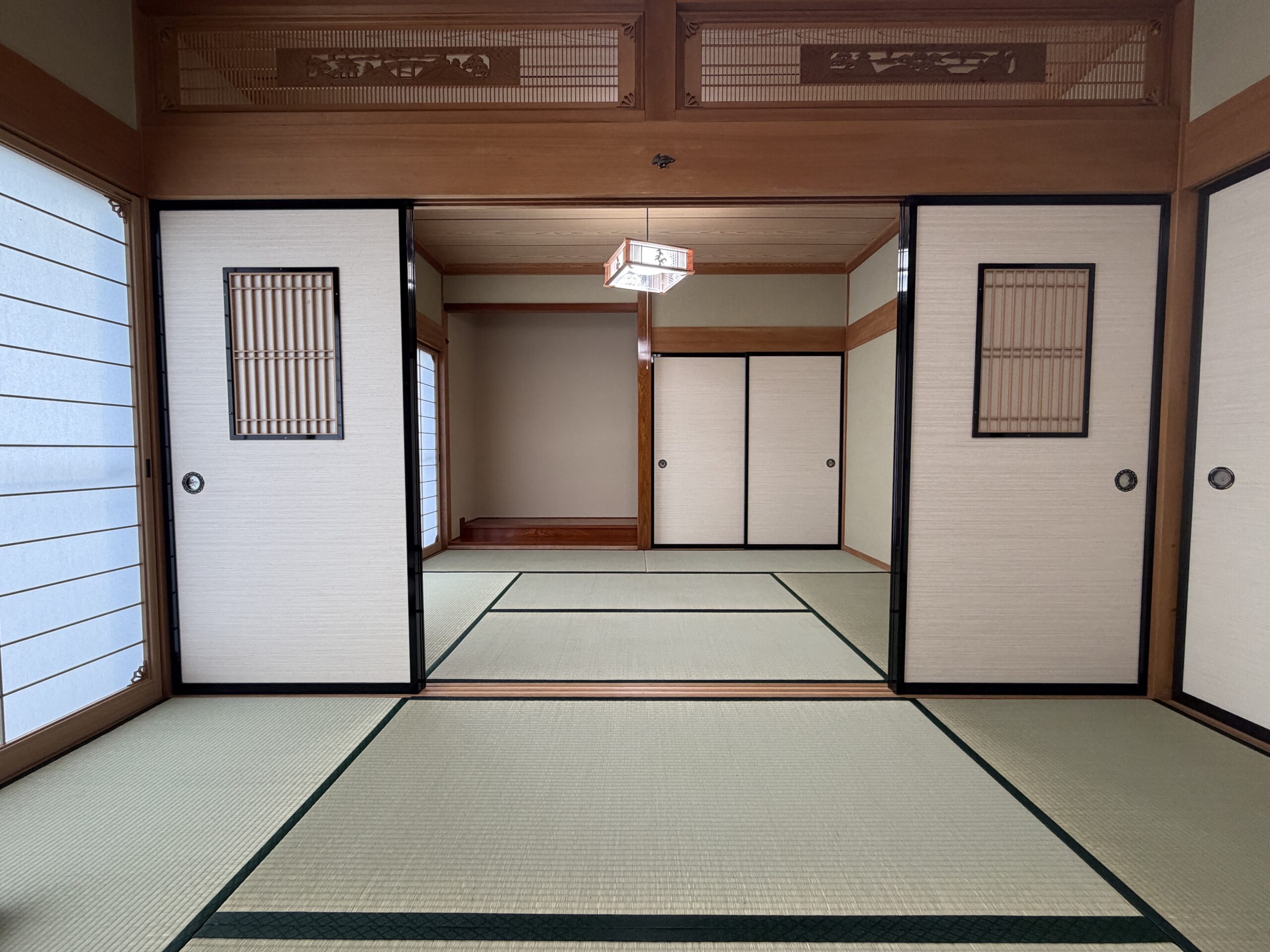 【中古物件】山並みを望む開放感と、日本家屋ならではの趣。 和のぬくもりを残して再生した、リフォーム済み5LDK。