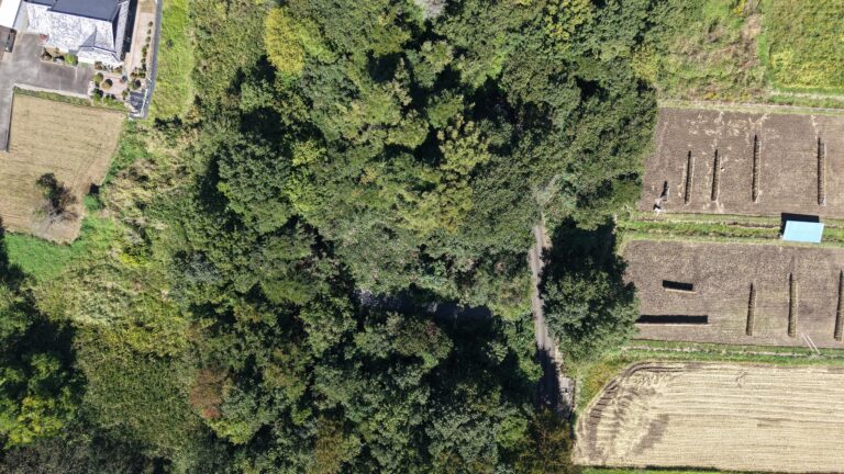 【土地】道路より一段高い、富士山を望む開放的な土地。 ゆとりある敷地と眺望を楽しむ、村山西割の一画