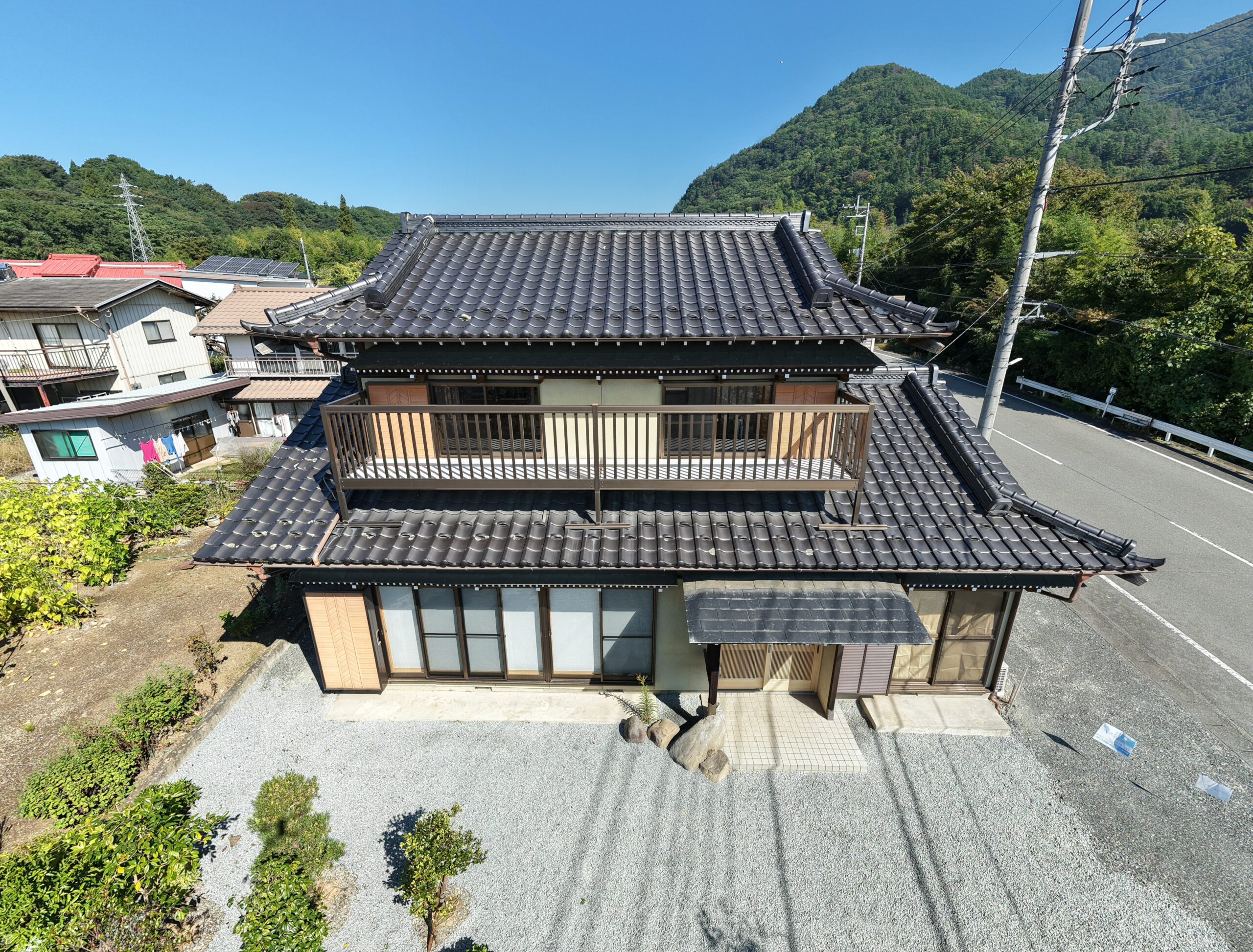 【中古物件】山並みを望む開放感と、日本家屋ならではの趣。 和のぬくもりを残して再生した、リフォーム済み5LDK。