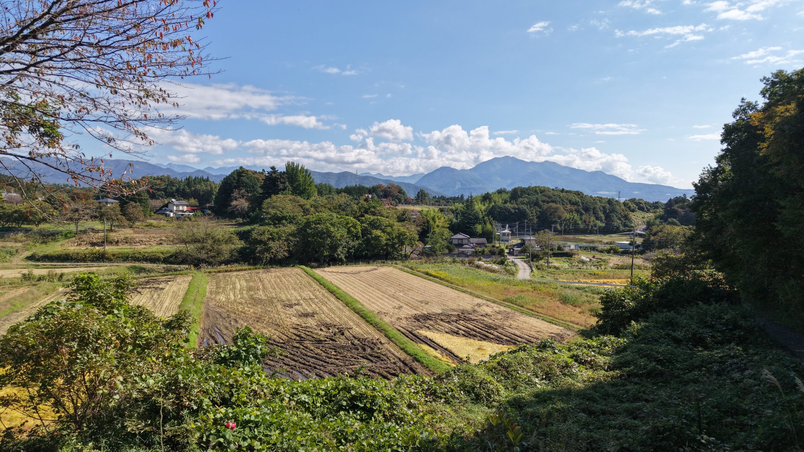 【中古物件】高台から望む、田園風景と雄大な山々。 開放感と暮らしやすさを兼ね備えた、プライベート性の高い一邸。