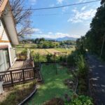 【中古物件】高台から望む、田園風景と雄大な山々。 開放感と暮らしやすさを兼ね備えた、プライベート性の高い一邸。