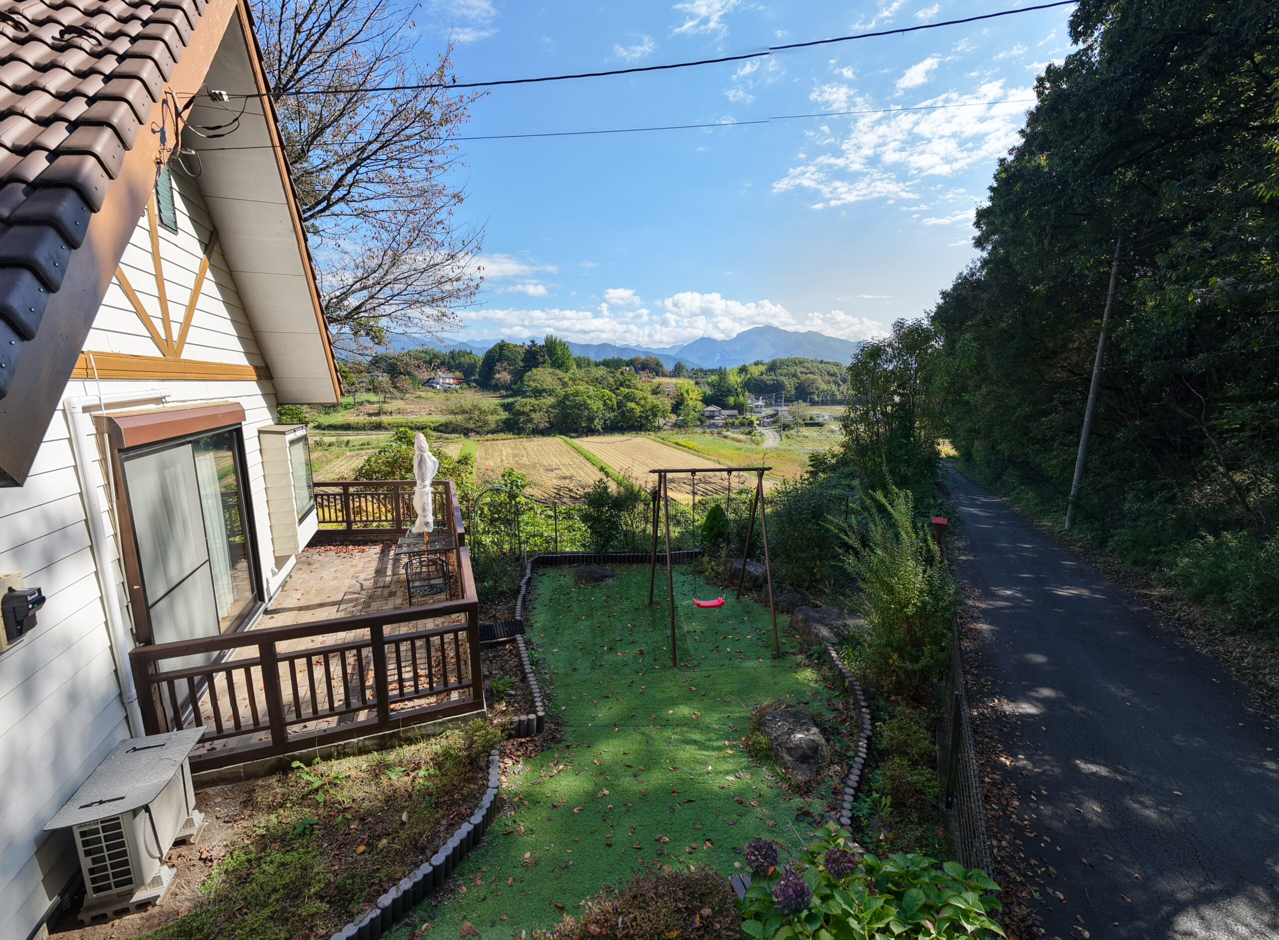 【中古物件】高台から望む、田園風景と雄大な山々。 開放感と暮らしやすさを兼ね備えた、プライベート性の高い一邸。