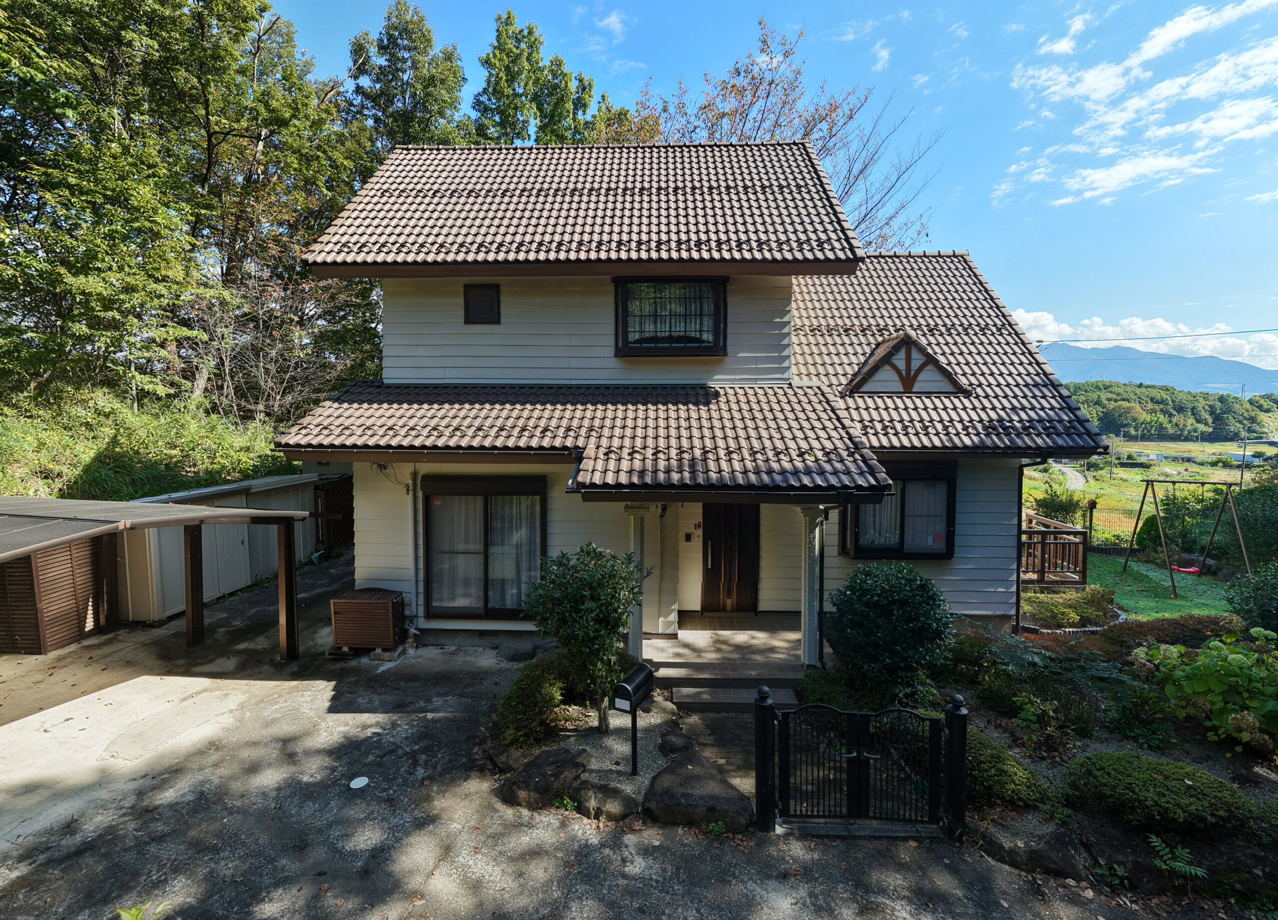 【中古物件】高台から望む、田園風景と雄大な山々。 開放感と暮らしやすさを兼ね備えた、プライベート性の高い一邸。